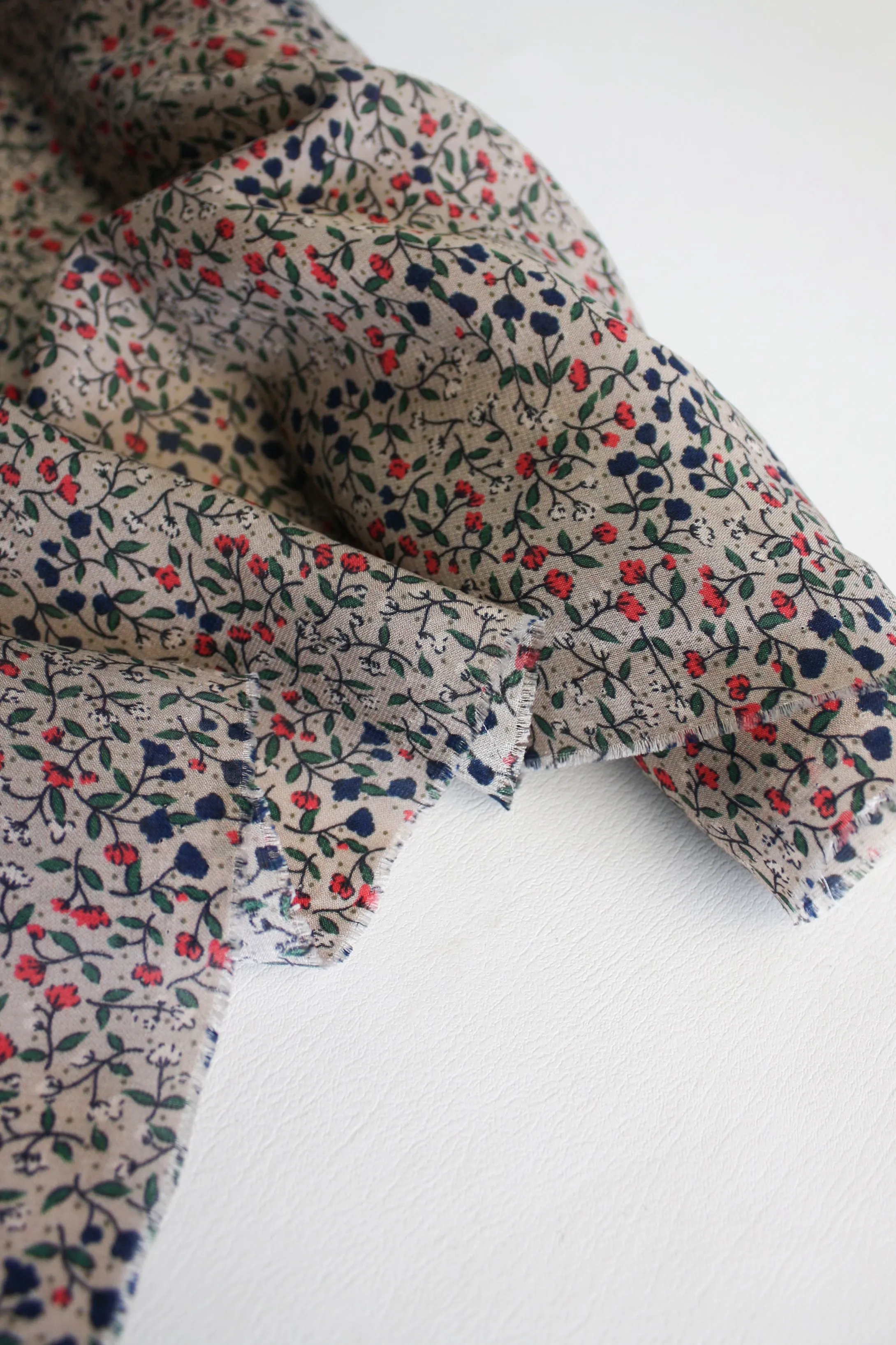 Beatrix - Printed Viscose Crepe | Almond