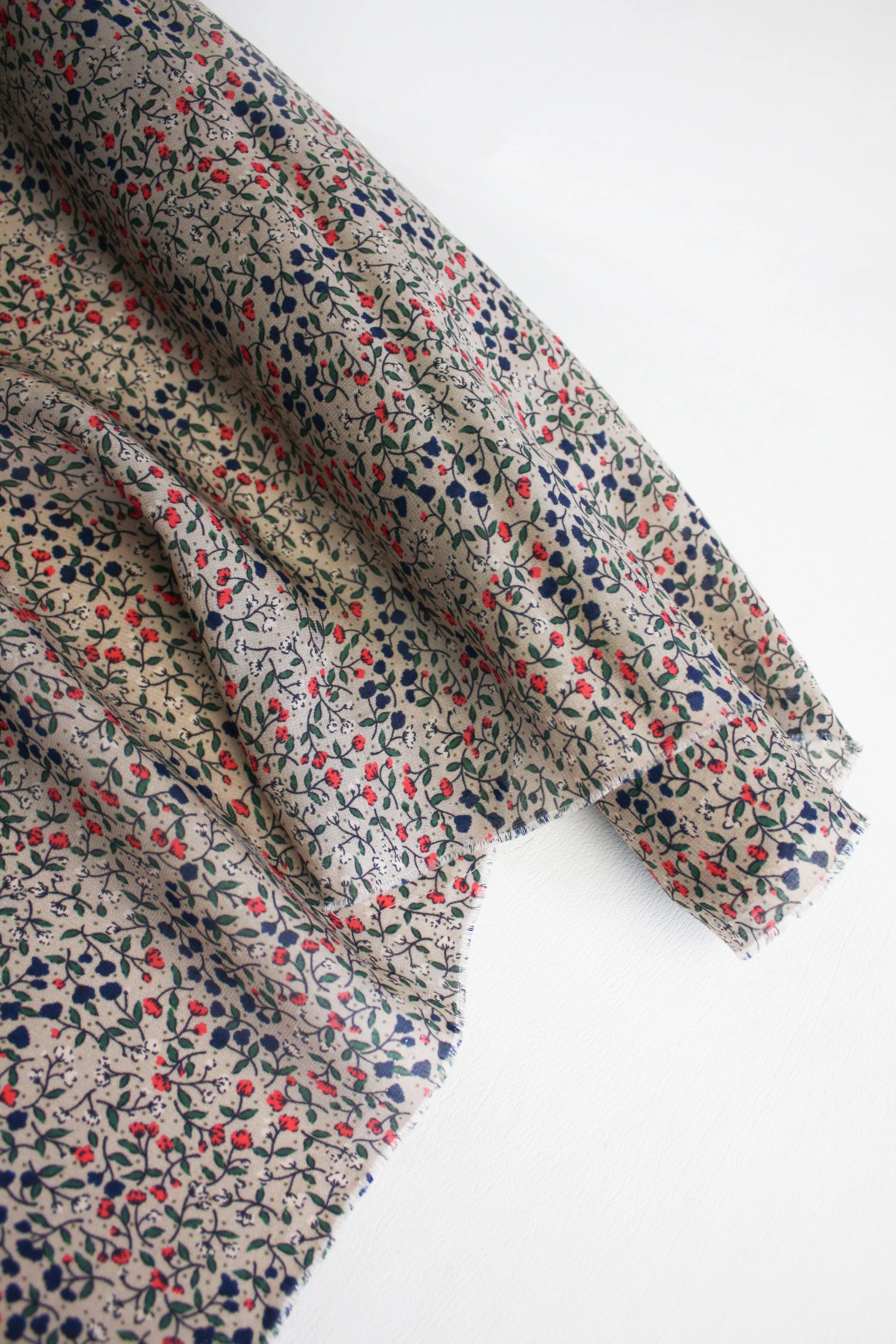 Beatrix - Printed Viscose Crepe | Almond